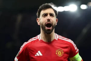 Bruno Fernandes Cứu Hành Khách Ngất Xỉu Trên Máy Bay